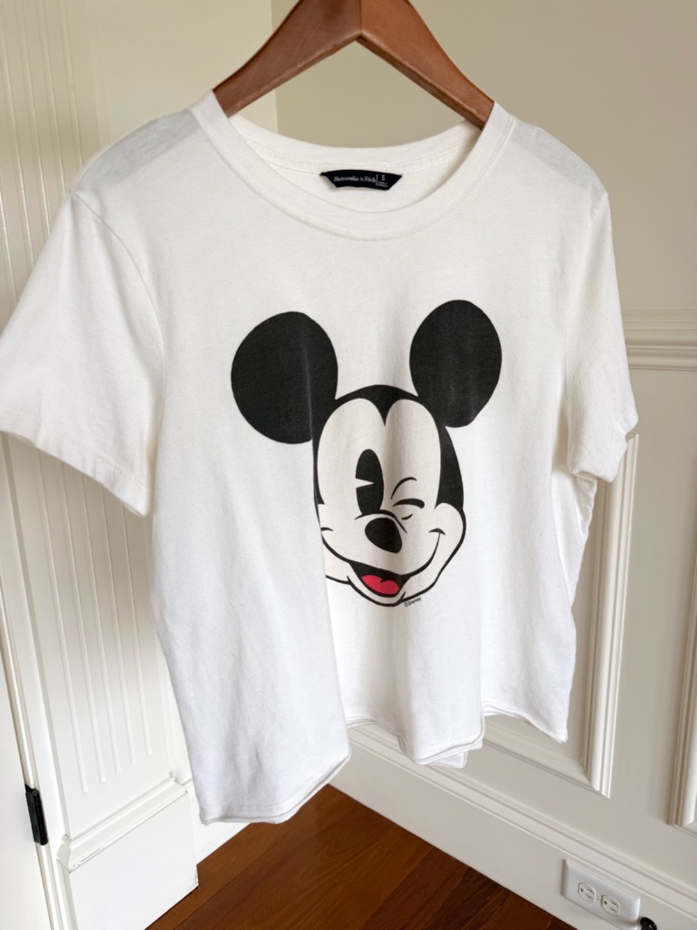A&F Women’s Mickey Mouse graphic cropped Top t-shirt Tee Abercrombie Size S